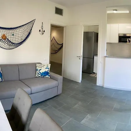 Completamente Rinnovato, Con Giardino, A 100 Mt Dal Mare Apartment Marina di Massa